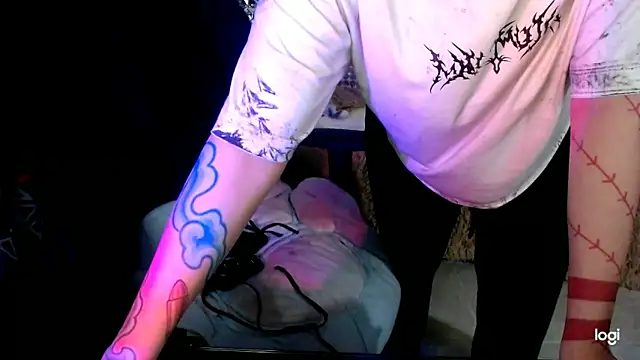 Snapshot of JINX_26 chatting on 11.20.25 JINX 26 online show from 11.20.25