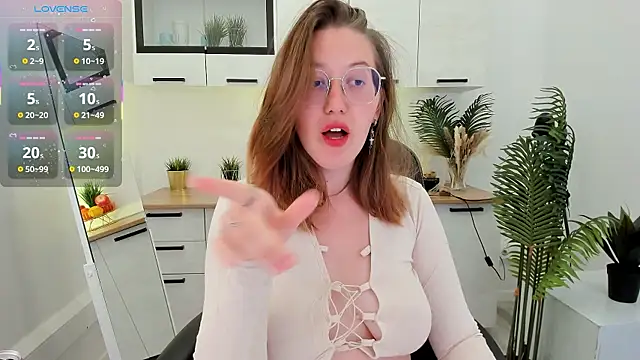Snapshot of Charmy_Gracy chatting on 04.21.26 Charmy Gracy online show from 04.21.26
