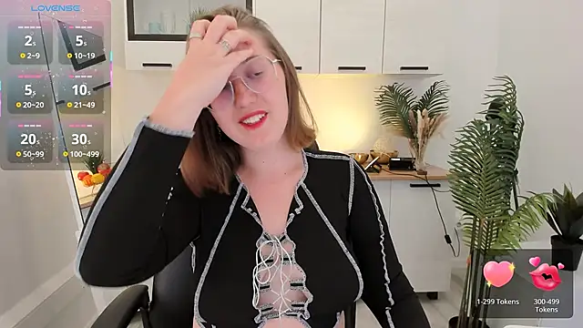 Snapshot of Charmy_Gracy chatting on 04.24.26 Charmy Gracy online show from 04.24.26