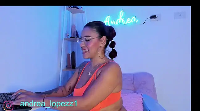 Snapshot of andrea_lopezz_ chatting on 12.07.24 andrea lopezz online show from 12.07.24