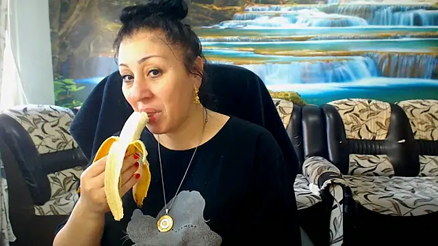 Snapshot of MoistMady chatting on 03.11.26 MoistMady online show from 03.11.26