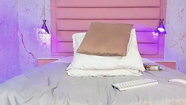 Snapshot of Scarleett_22 chatting on 01.18.25 Scarleett 22 online show from 01.18.25