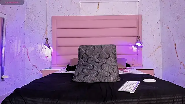 Snapshot of Scarleett_22 chatting on 01.26.25 Scarleett 22 online show from 01.26.25