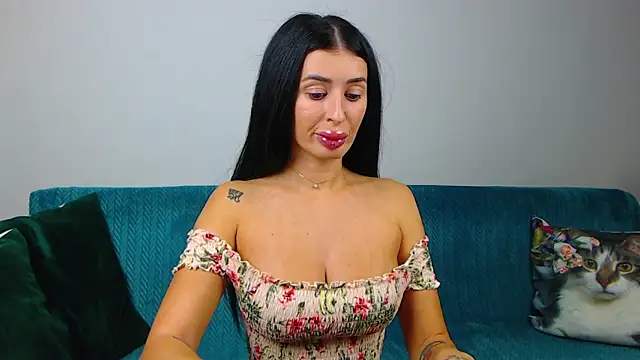 Snapshot of SaraDaisy chatting on 09.26.25 SaraDaisy online show from 09.26.25