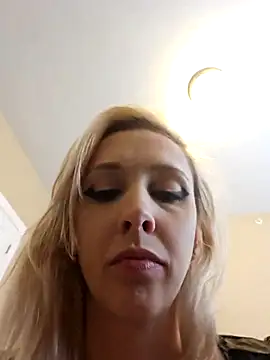 Snapshot of AmethystFoxx chatting on 10.20.25 AmethystFoxx online show from 10.20.25