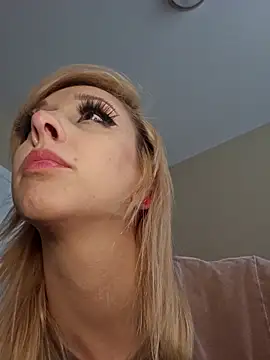 AmethystFoxx online show from 04.17.26