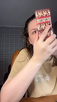 Snapshot of NinaVI chatting on 02.22.26 NinaVI online show from 02.22.26