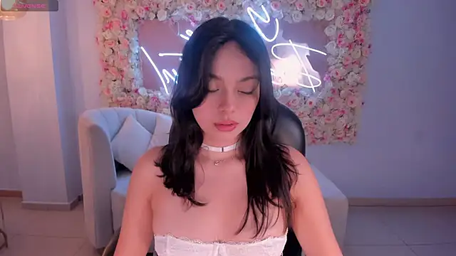 Snapshot of NaomiSainz chatting on 02.18.25 NaomiSainz online show from 02.18.25