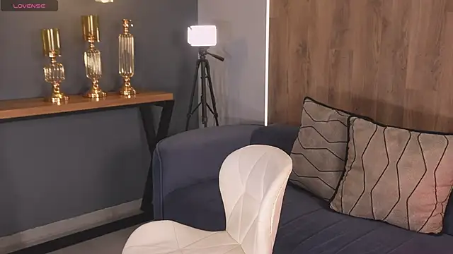 Snapshot of NaomiSainz chatting on 11.15.25 NaomiSainz online show from 11.15.25