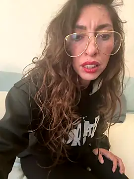 amanilouve online show from 10.16.25