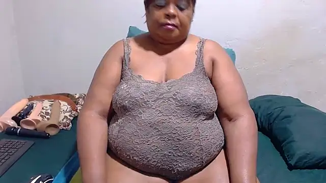 Snapshot of MatureBootyBabe4Uxx chatting on 04.22.26 MatureBootyBabe4Uxx online show from 04.22.26