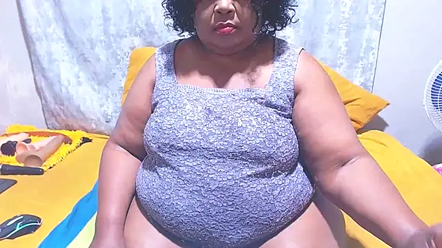 Snapshot of MatureBootyBabe4Uxx chatting on 06.11.26 MatureBootyBabe4Uxx online show from 06.11.26