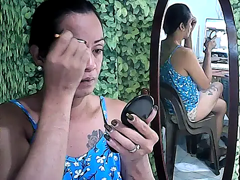 Snapshot of yummy_21xxx chatting on 11.24.25 yummy 21xxx online show from 11.24.25