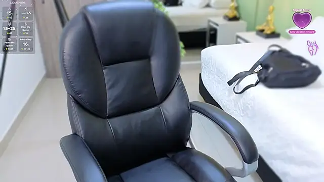 Snapshot of ROSE__15 chatting on 09.26.25 ROSE 15 online show from 09.26.25