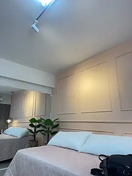 Snapshot of ROSE__15 chatting on 11.21.25 ROSE 15 online show from 11.21.25