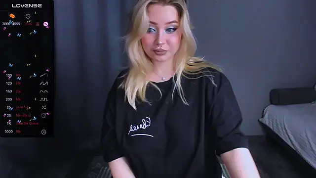 MonaLauu online show from 11.18.25