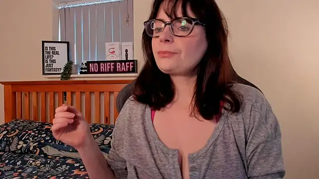 LucieWinters UK online show from 01.03.25