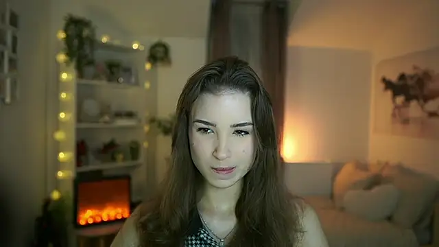 Snapshot of Abella_Danger_X chatting on 12.22.24 Abella Danger X online show from 12.22.24