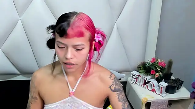 Snapshot of katalina_garcia chatting on 11.20.25 katalina garcia online show from 11.20.25