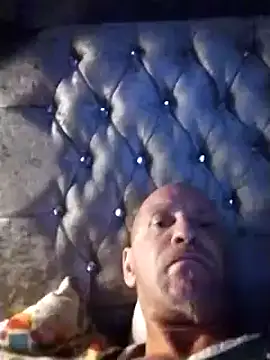 Snapshot of Verynaughtyx chatting on 10.25.25 Verynaughtyx online show from 10.25.25