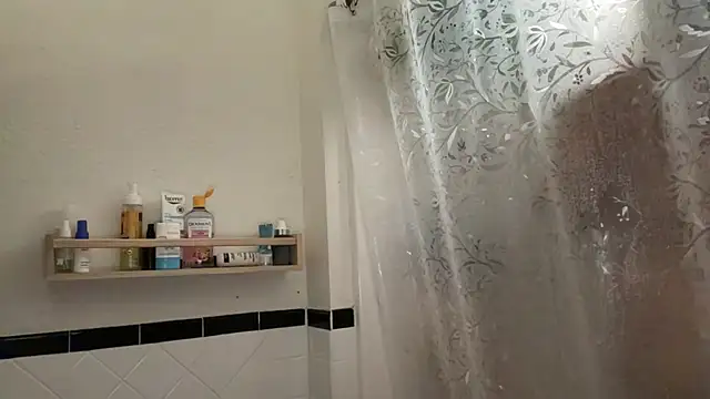 Snapshot of dreamyriri chatting on 02.18.26 dreamyriri online show from 02.18.26