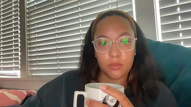 Snapshot of dreamyriri chatting on 05.19.26 dreamyriri online show from 05.19.26