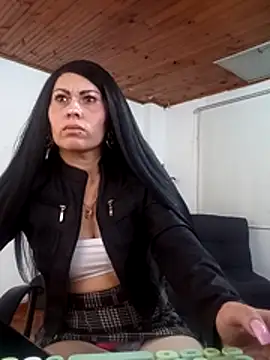 Snapshot of Tania_mature chatting on 10.25.25 Tania mature online show from 10.25.25