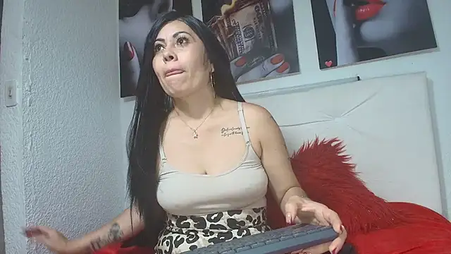 Snapshot of Tania_mature chatting on 07.06.26 Tania mature online show from 07.06.26