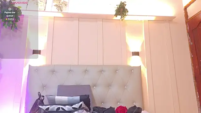 nicol snow online show from 10.15.25