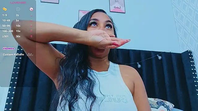 Snapshot of colombiamommy chatting on 09.15.25 colombiamommy online show from 09.15.25