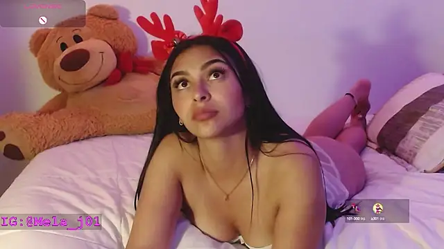 Snapshot of Melaniie01 chatting on 12.31.24 Melaniie01 online show from 12.31.24