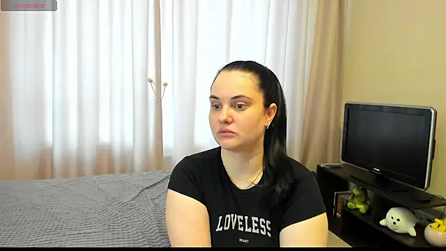 Snapshot of AlanaBrox chatting on 05.24.26 AlanaBrox online show from 05.24.26