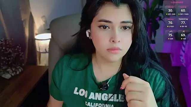 Snapshot of Alyaa_s chatting on 06.29.26 Alyaa s online show from 06.29.26