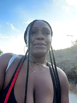 TilaTotti online show from 10.21.25