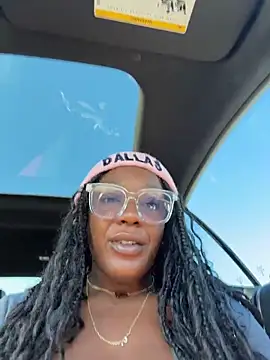 Snapshot of TilaTotti chatting on 01.18.26 TilaTotti online show from 01.18.26