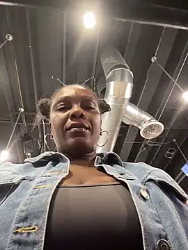 Snapshot of TilaTotti chatting on 02.20.26 TilaTotti online show from 02.20.26