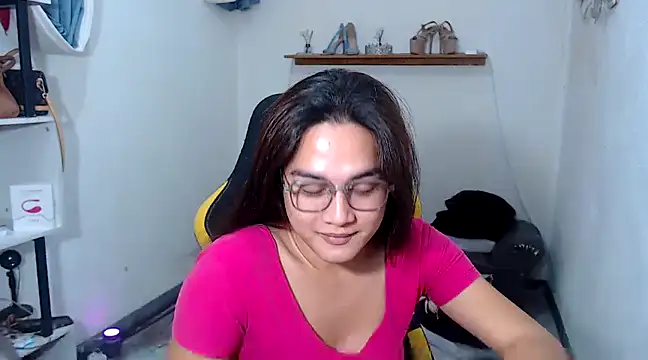 Snapshot of MarieLoveGlamorous chatting on 02.24.25 MarieLoveGlamorous online show from 02.24.25
