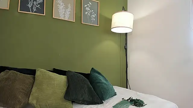 Snapshot of karlye_5 chatting on 09.13.25 karlye 5 online show from 09.13.25