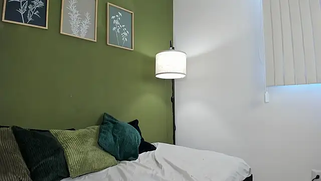 Snapshot of karlye_5 chatting on 09.17.25 karlye 5 online show from 09.17.25