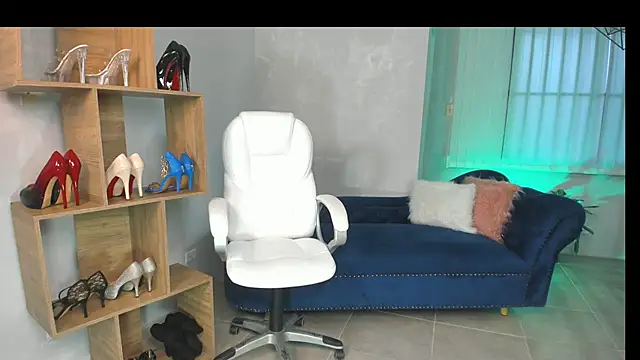 MissRhodes1 online show from 01.15.25