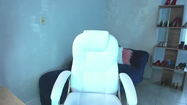 MissRhodes1 online show from 10.30.25