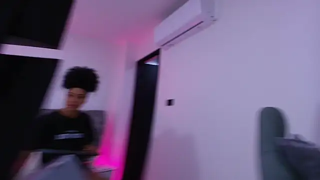 Snapshot of naia_blessed chatting on 11.07.25 naia blessed online show from 11.07.25