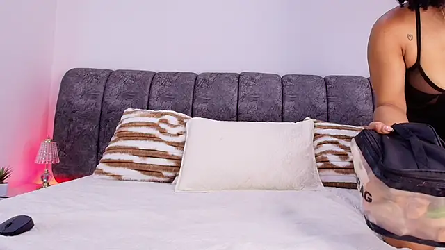 Snapshot of naia_blessed chatting on 11.26.25 naia blessed online show from 11.26.25