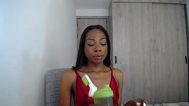 DAPHNE doll online show from 03.05.26