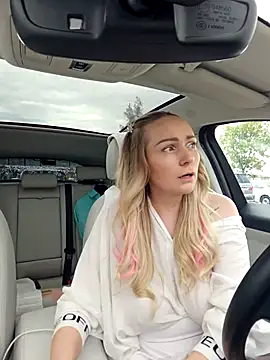 Snapshot of Bondgirl_013 chatting on 10.05.25 Bondgirl 013 online show from 10.05.25