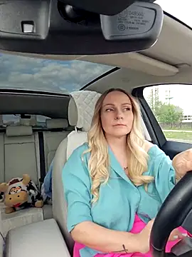 Snapshot of Bondgirl_013 chatting on 10.16.25 Bondgirl 013 online show from 10.16.25