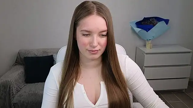 Snapshot of EvaMaddison chatting on 02.08.25 EvaMaddison online show from 02.08.25