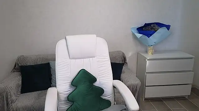 Snapshot of EvaMaddison chatting on 02.13.25 EvaMaddison online show from 02.13.25