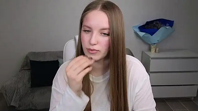 Snapshot of EvaMaddison chatting on 03.19.25 EvaMaddison online show from 03.19.25