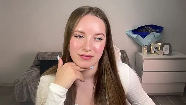 Snapshot of EvaMaddison chatting on 09.08.25 EvaMaddison online show from 09.08.25